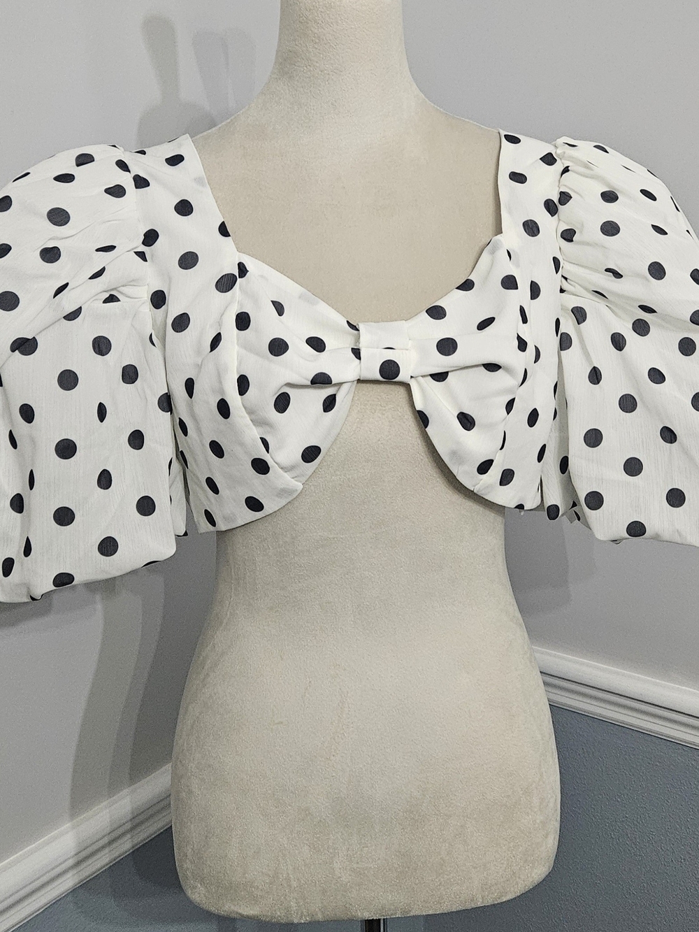 Polka Dot Puff-Sleeve Bow-Front Crop Top in White/Black Womans XL Couture